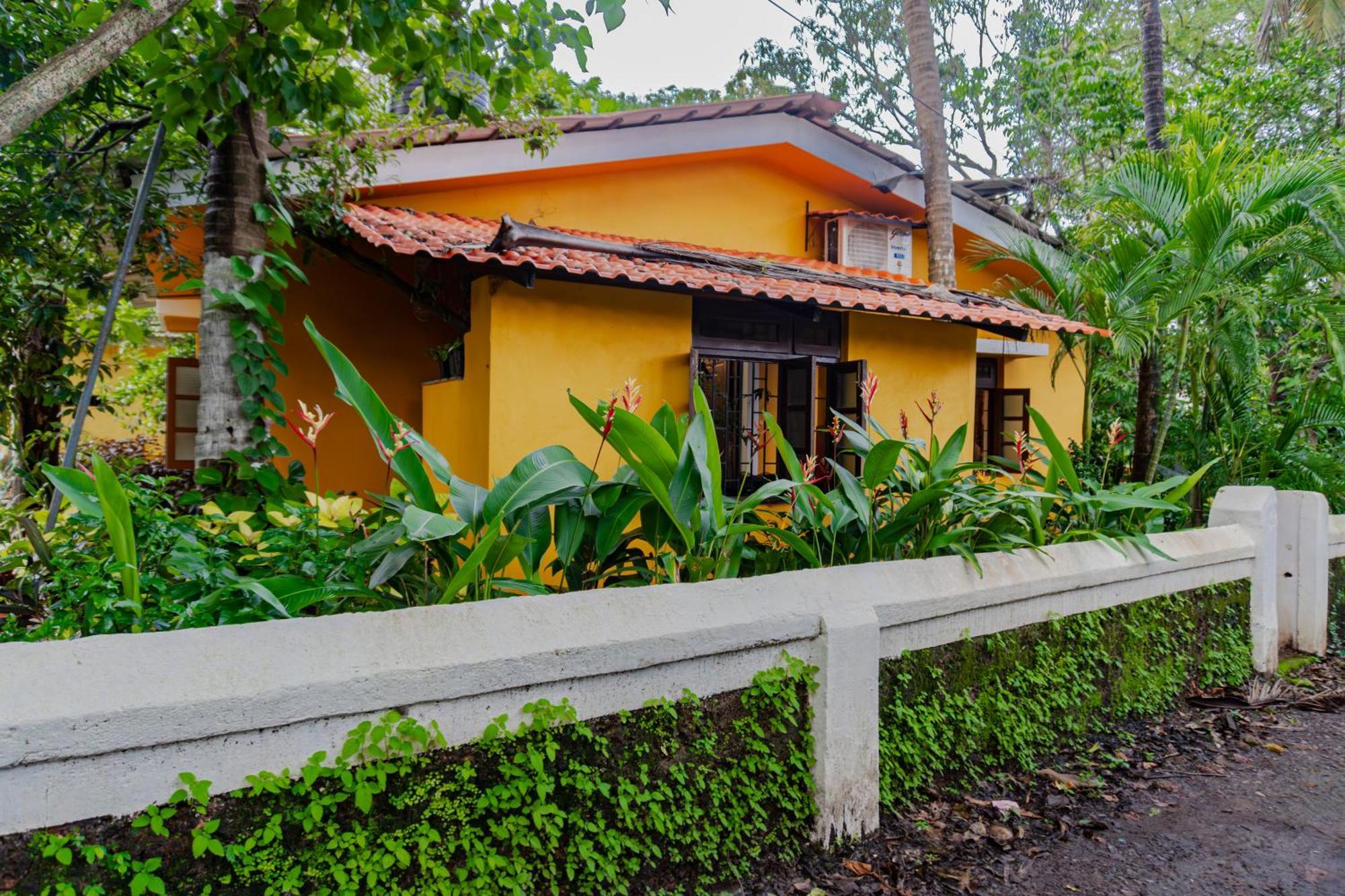 Villa Goaround- Grand Chivar 1bhk At Vagator By Goaround Homes *